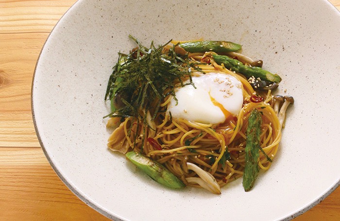 アスパラと半熟卵の醤油風味