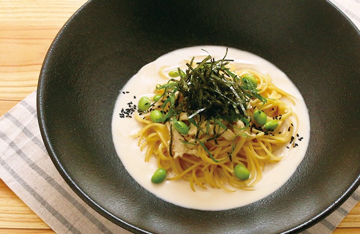 蒸し鶏と枝豆の白味噌クリーム