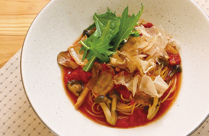 豚肉と花かつおのあっさりトマト風味