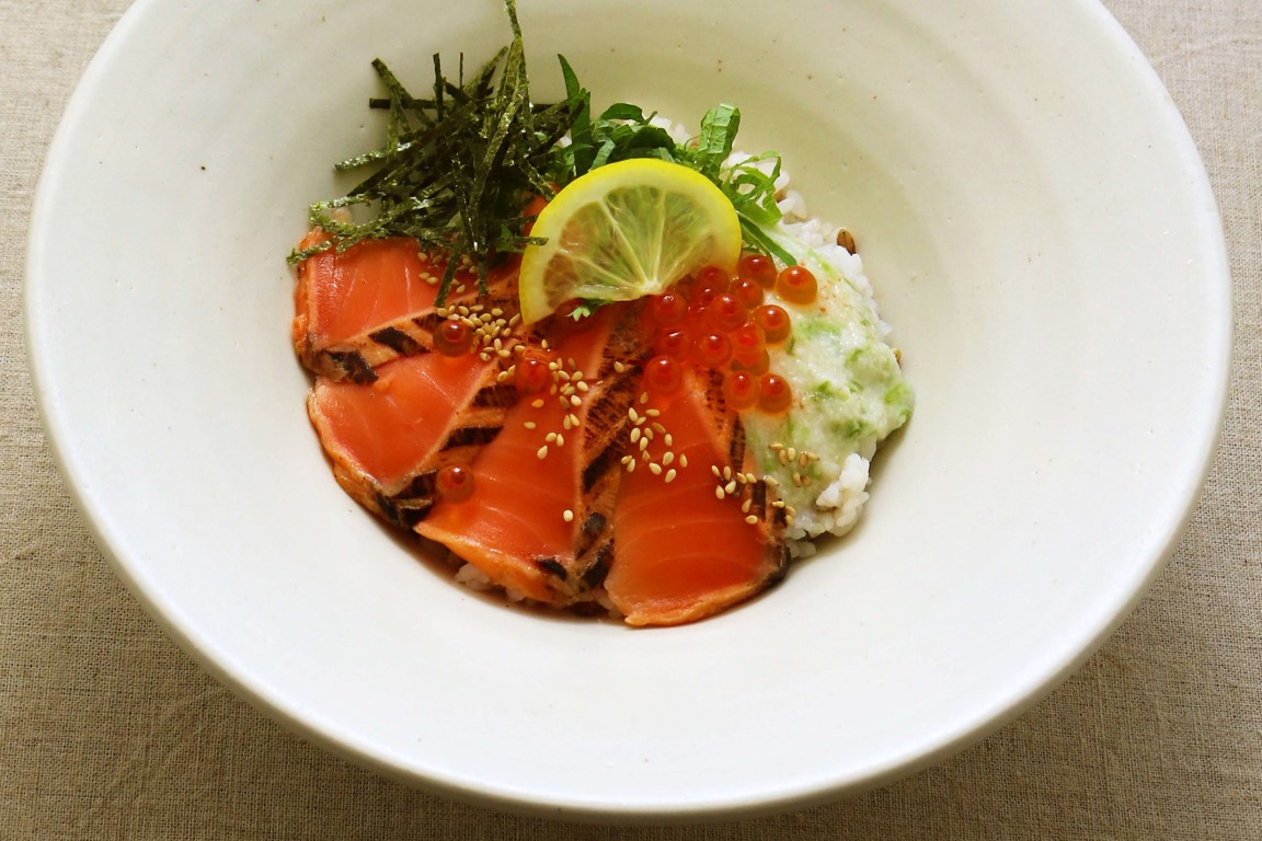 あおさとろろごはん 炙りサーモンといくら