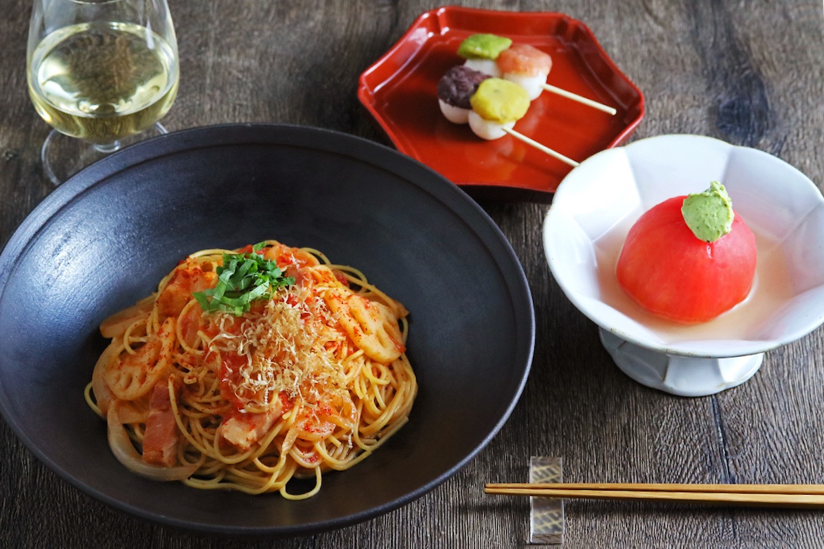 こなな天神店で提供する、おだしで炊いた野菜とパスタ、甘味、ドリンクを合わせた「だしあわセット」